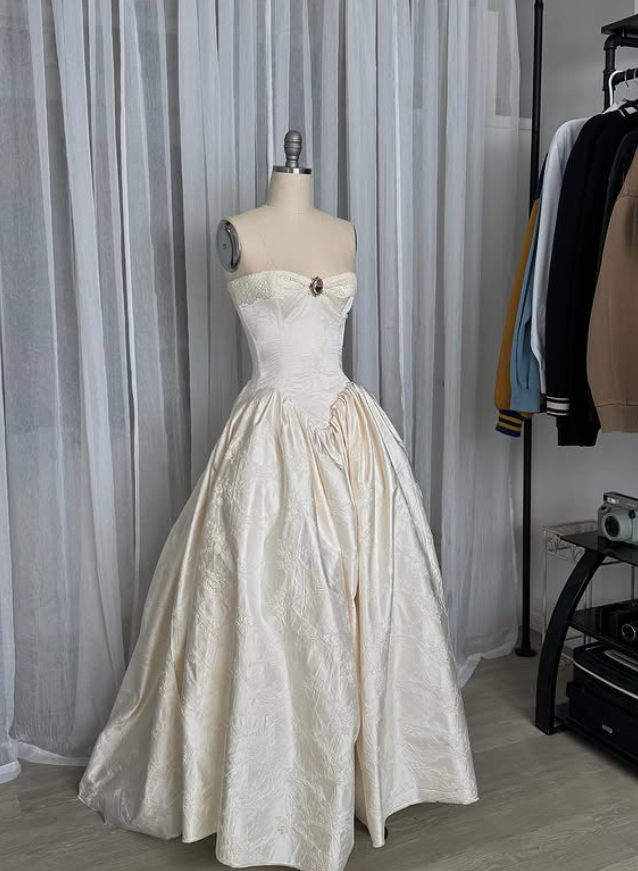 Vintage Ivory Ball Gown Sweetheart Neck Print Floral Satin Prom Dress SH5446