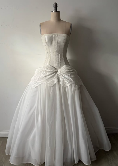 Vintage Charming A Line Strapless White Lace Chiffon Long Wedding Dress SH5404