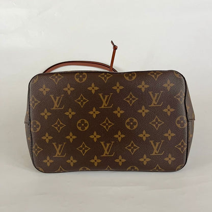 Louis Vuitton's Noé Noé  MM caramel bucket bag