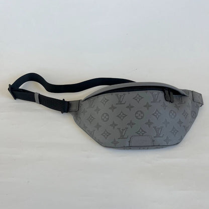 Louis Vuitton Discovery Bumbag monogram shadow bag