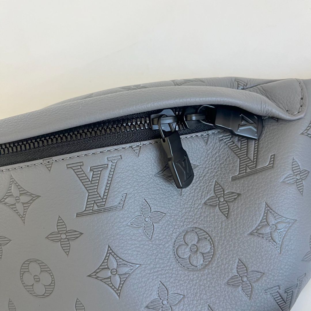 Louis Vuitton Discovery Bumbag monogram shadow bag