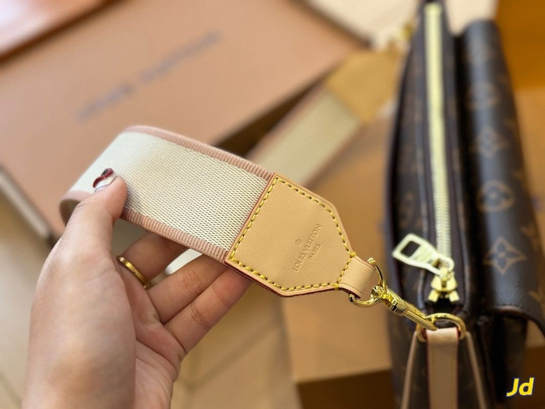 Louis Vuitton M46999 Vibe