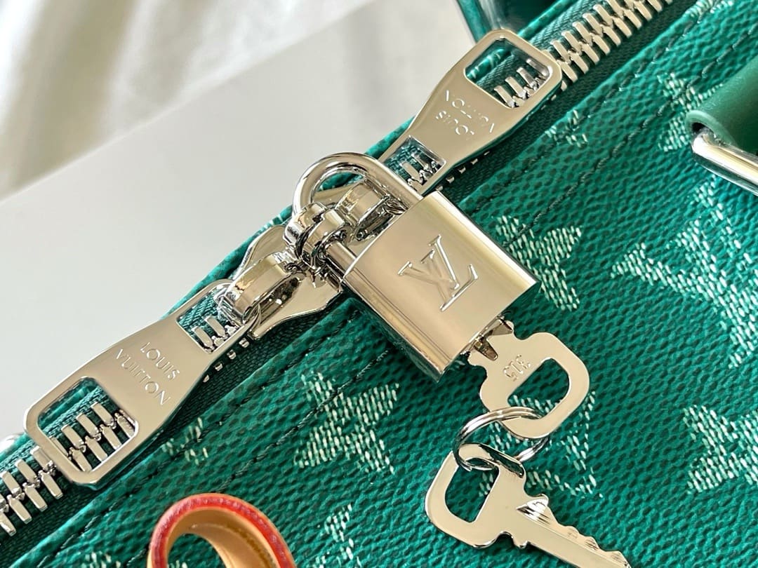 Louis Vuitton M12687 Keepall Bandoulière 50