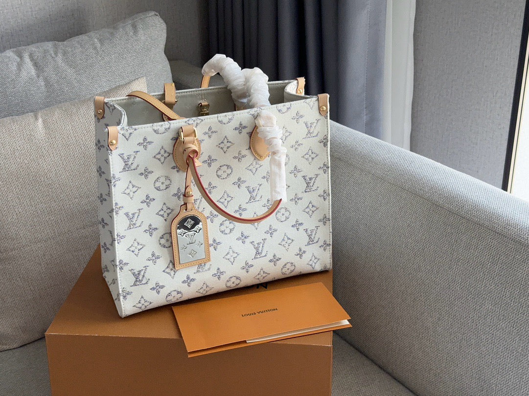 Louis Vuitton M24708 OnTheGo MM