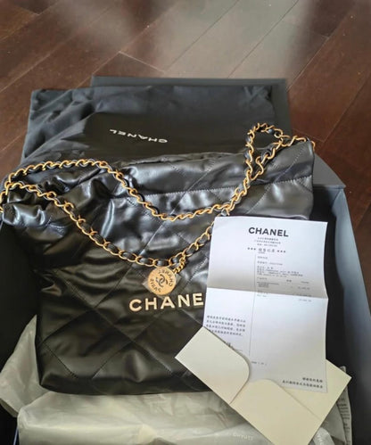 CHANEL 22 Small Handbag black