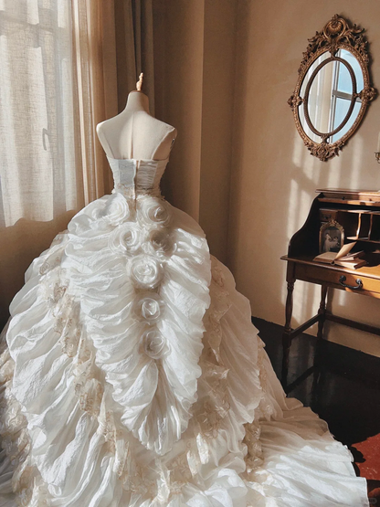 Stunning Retro Ball Gown Strapless Lace Applique Layered Satin Wedding Dress Prom Dress SH5889