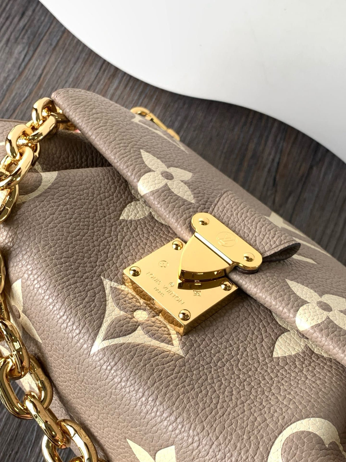 Louis Vuitton M45836 Favorite
