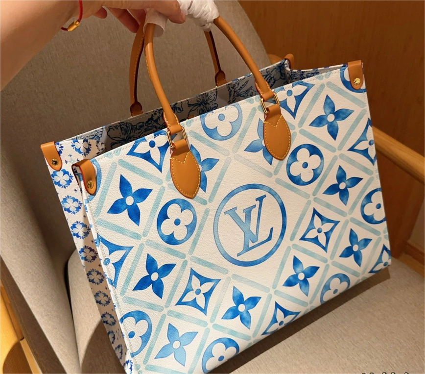 Louis Vuitton M11262 OnTheGo MM