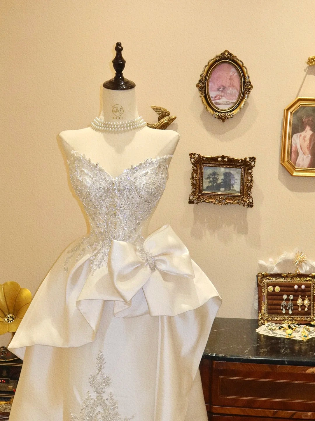 Gorgeous Sweetheart Neckline Swarovski Crystal Handmade Bowknot Train Wedding Dress Prom Dress  D1770