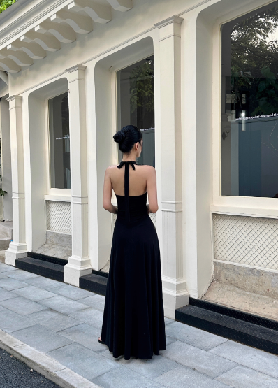 French A Line Lace V-neck Halter Backless Pleated Seaside Holiday Female Long Dress Date Dress  D1853