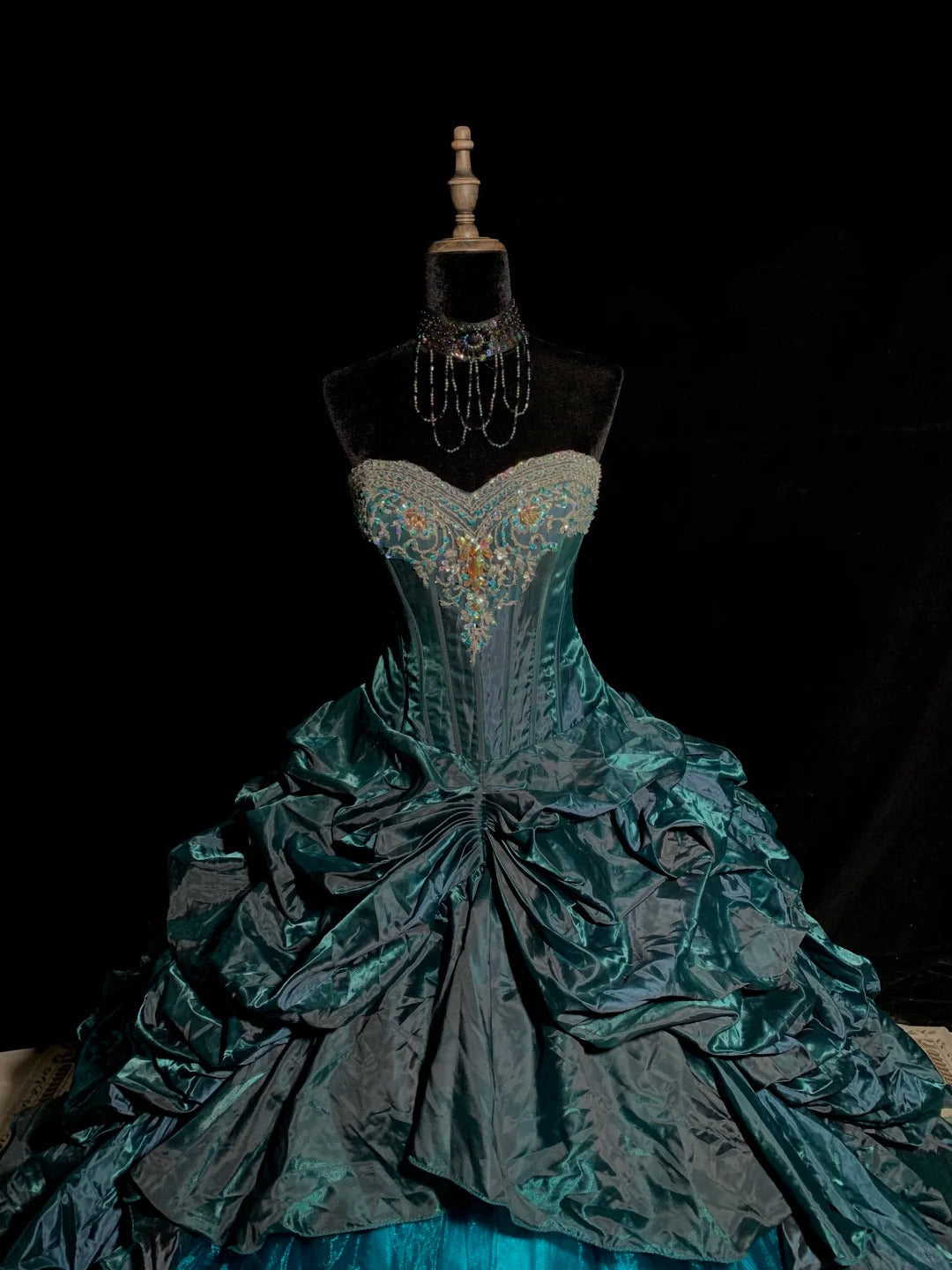 Gorgeous Sweetheart Neckline Crystal Pleated Tiered Tulle Beading Ball Gown Sweet 16 Dress Evening Dress  D1879