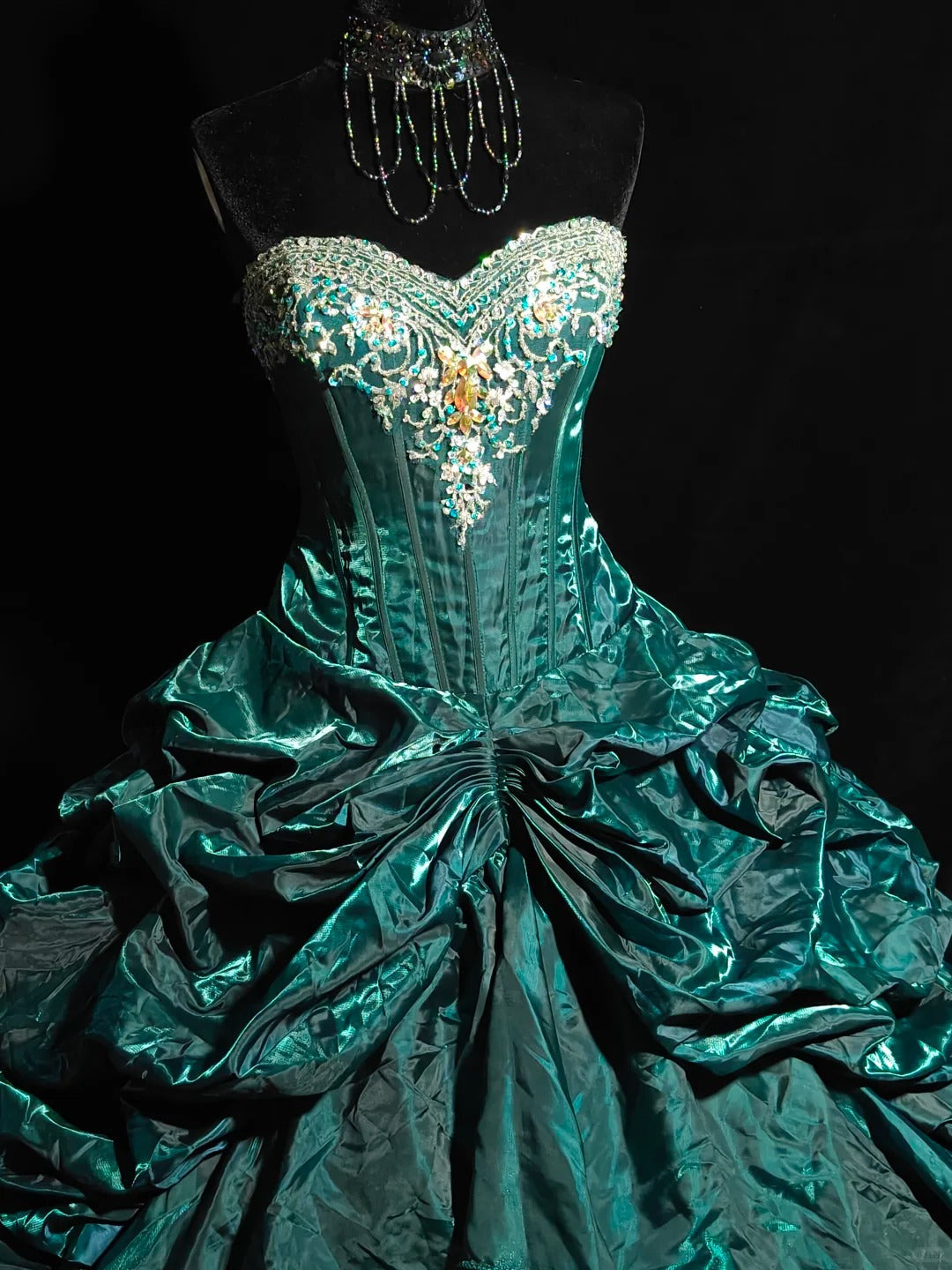 Gorgeous Sweetheart Neckline Crystal Pleated Tiered Tulle Beading Ball Gown Sweet 16 Dress Evening Dress  D1879