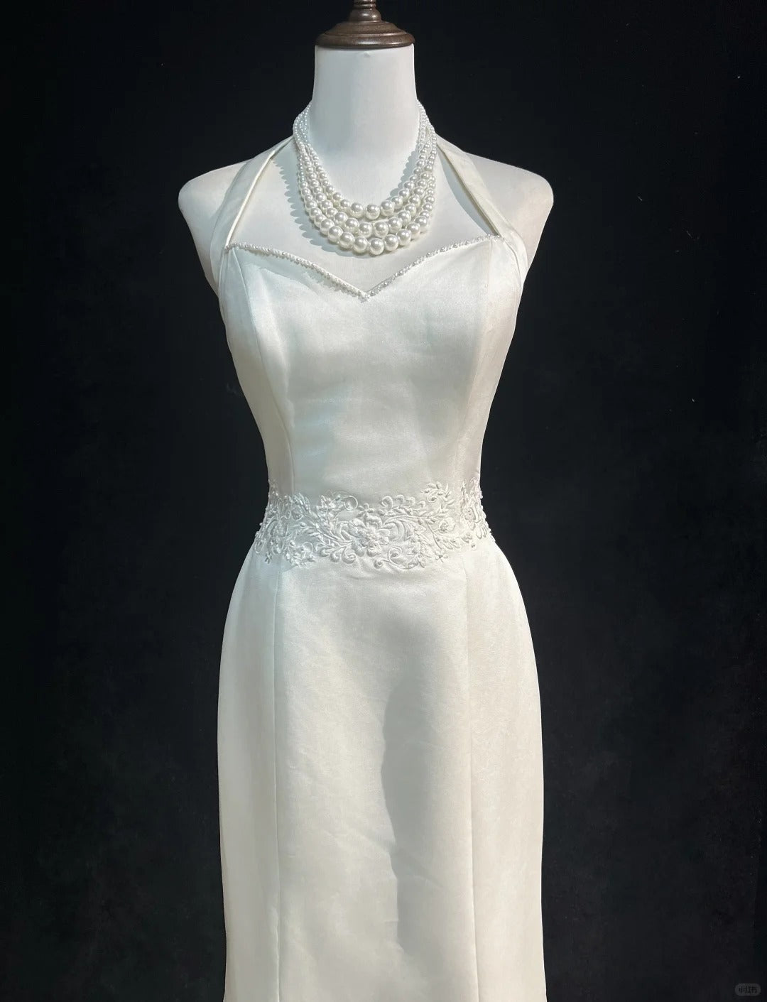 Beauty Halter Embroidered Floor Length Prom Wedding Dress Evening Dress Party Dress   D2126