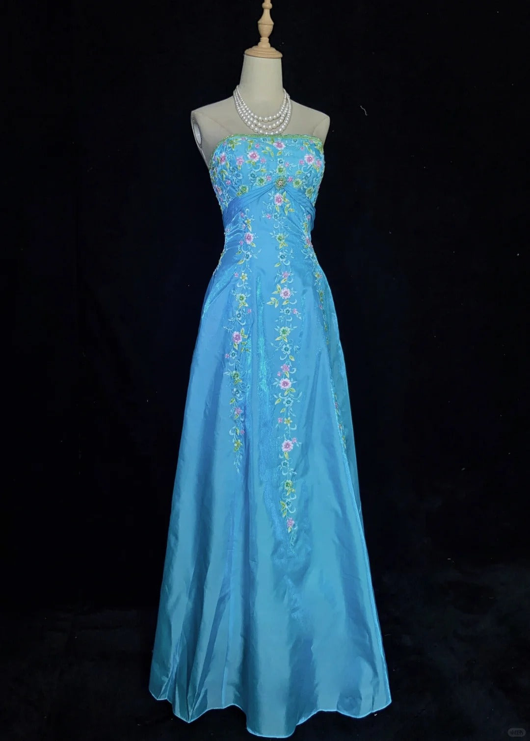 Sweet Prom Dress A Line Strapless Embriodered Prom Gown Gala Dress Party Dress Evening Dress Princess Dress  D2358