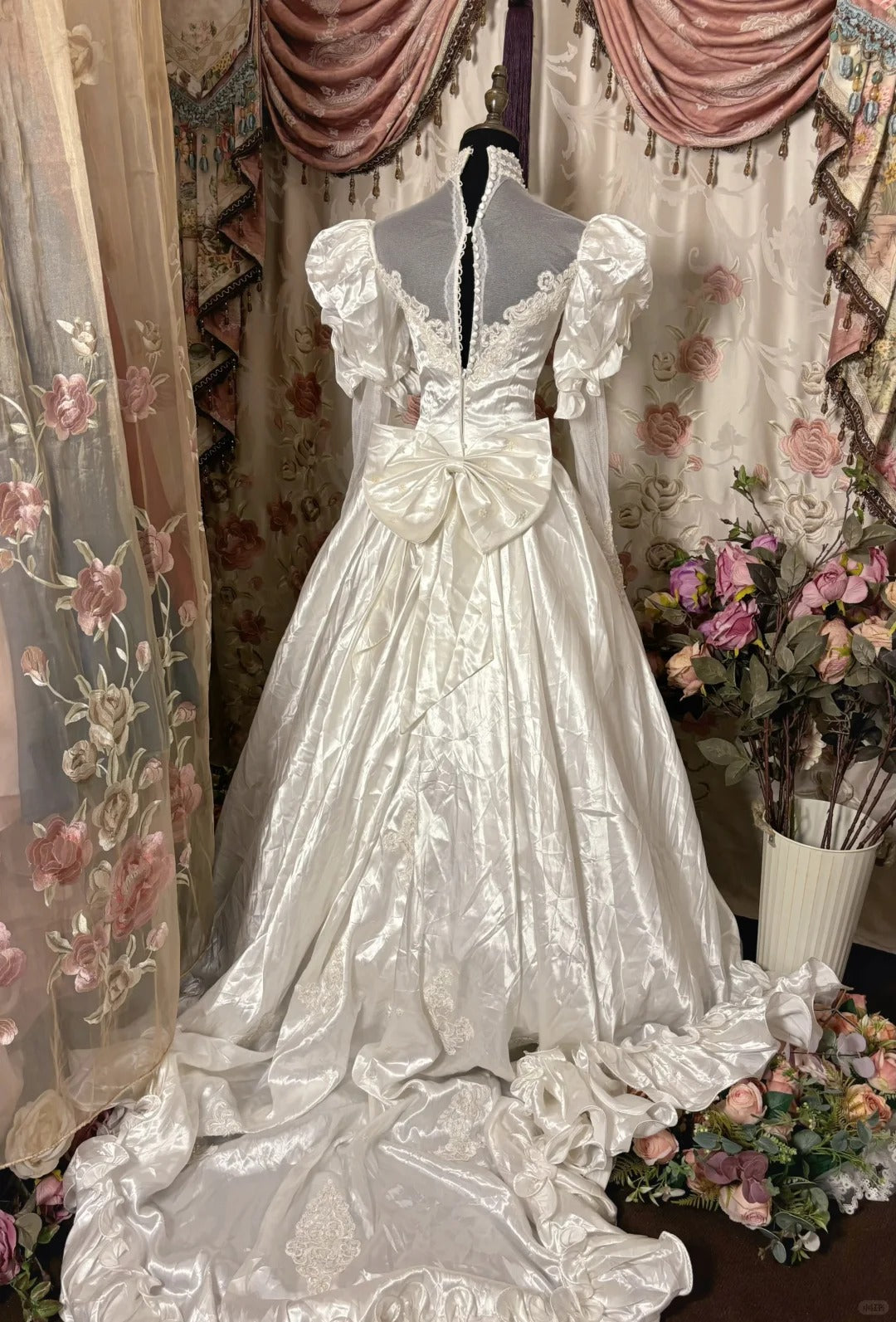 Elegant Wedding Dress Long Sleeves Ruffle Ball Gown Evening Dress Wedding Dress   D2399