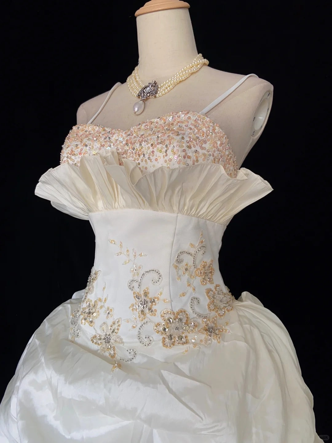 Stunning Wedding Dress Spaghetti Straps Pleated Beading Ball Gown Prom Dress Evening Dress Wedding Dress  D2425