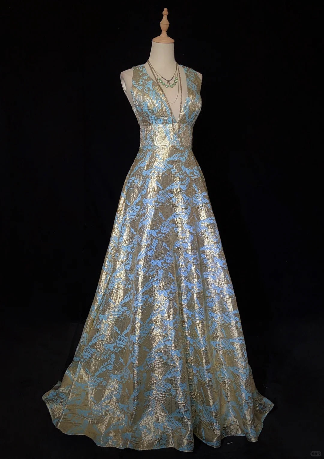 Stunning Prom Dress V-neck Floor Length Prom Dress Evening Dress Gala Dress Business Dinner Dress  D2426