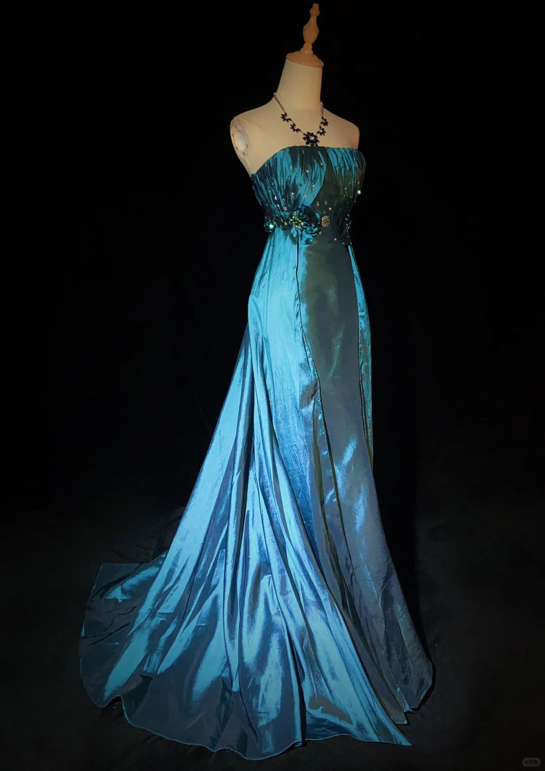 Gorgeous Prom Dress A Line Strapless Pleated Flower Long Prom Gown Evening Dress Gala Dress Business Dinner Dress  D2428