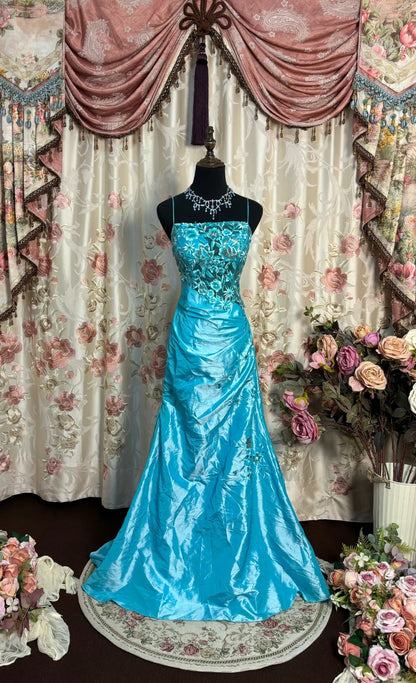 Charming Prom Dress A Line Spaghetti Straps Embroidered Long Prom Gown Evening Dress Party Dress Gala Dress D2477
