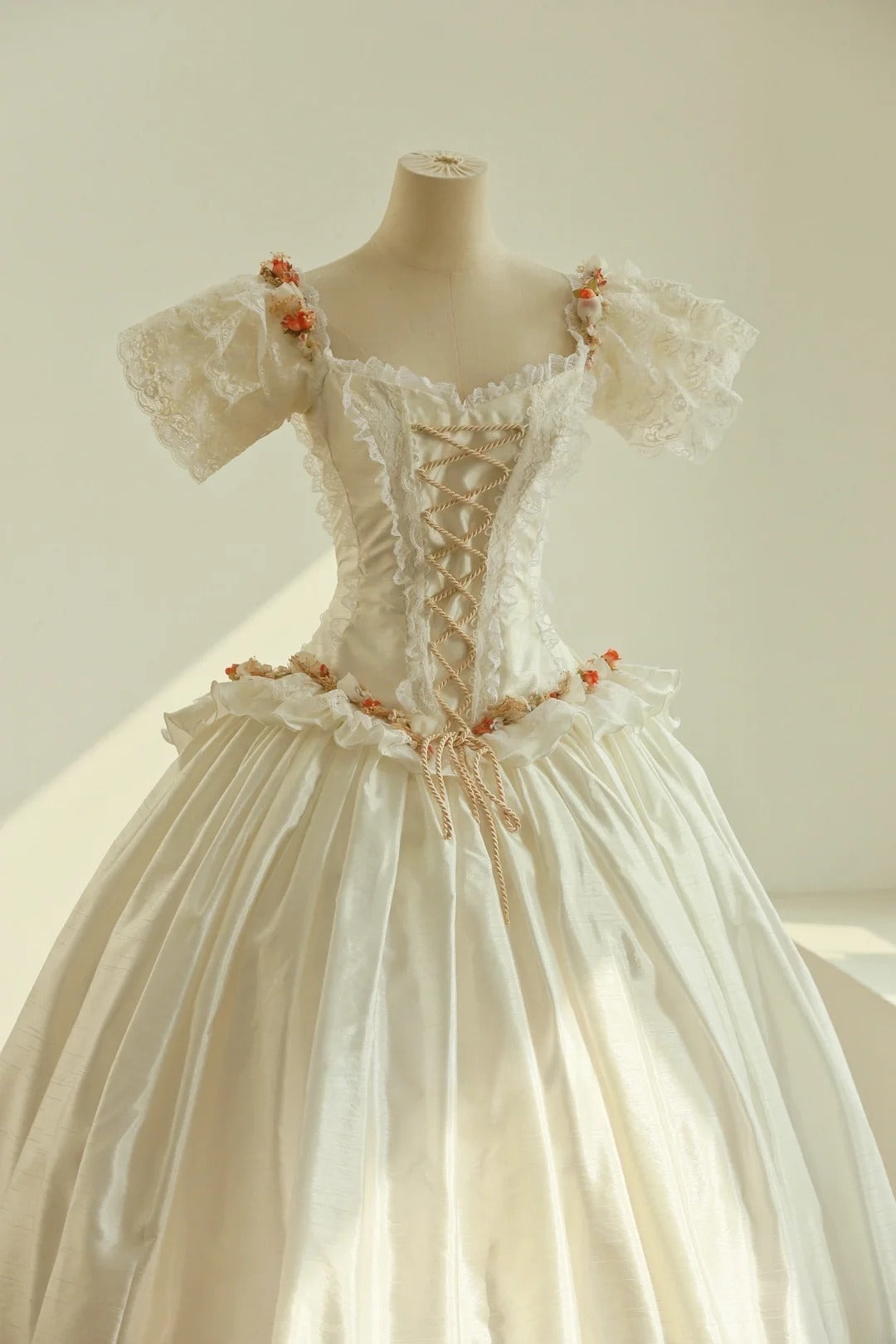 Elegant Square Neck Lace Ruffle Pleated Wedding Dress D2998