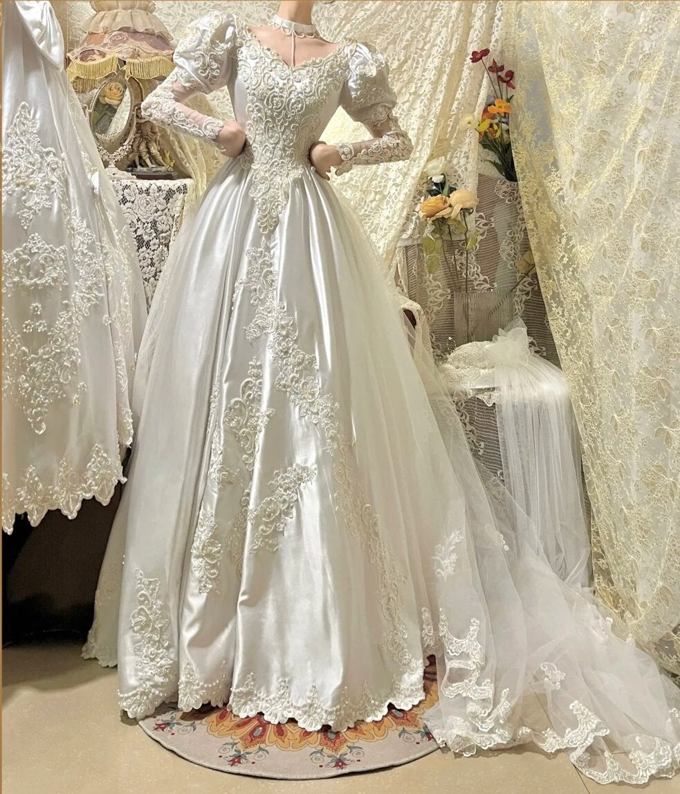 Gorgeous V-neck Long Sleeve Wedding Dress D3089