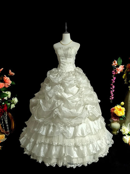 Elegant Strapless Ruffle Tiered Wedding Dress   D3107
