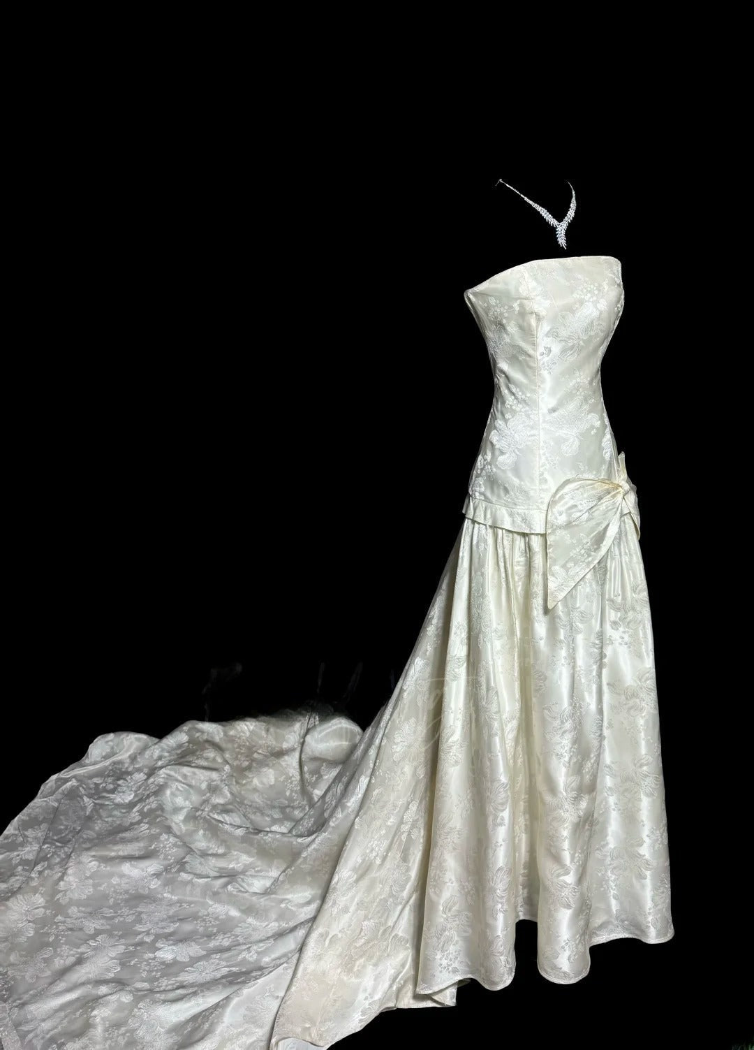 Elegant Wedding Dress A Line Strapless Wedding Dress  D3219