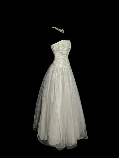 Minimalist Wedding Dress A Line Strapless Pleated Tulle Wedding Dress  D3224