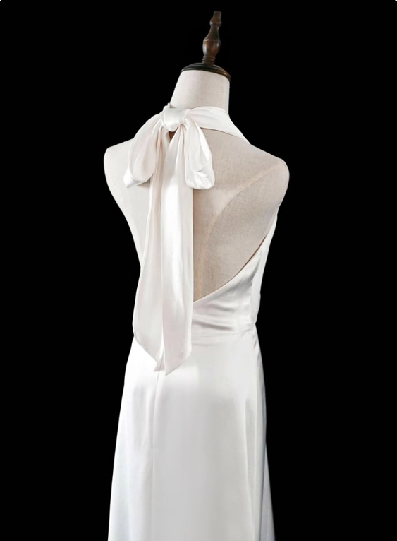 Minimalist Wedding Dress A Line Halter Pleated Wedding Dress      D3479