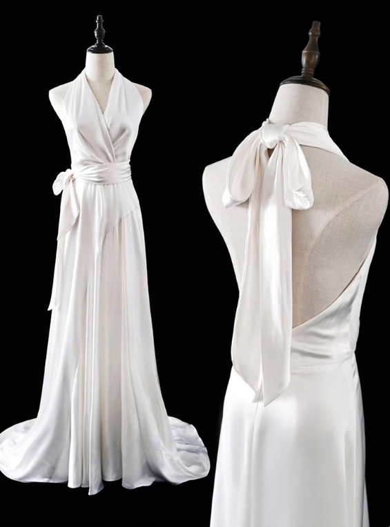 Minimalist Wedding Dress A Line Halter Pleated Wedding Dress      D3479