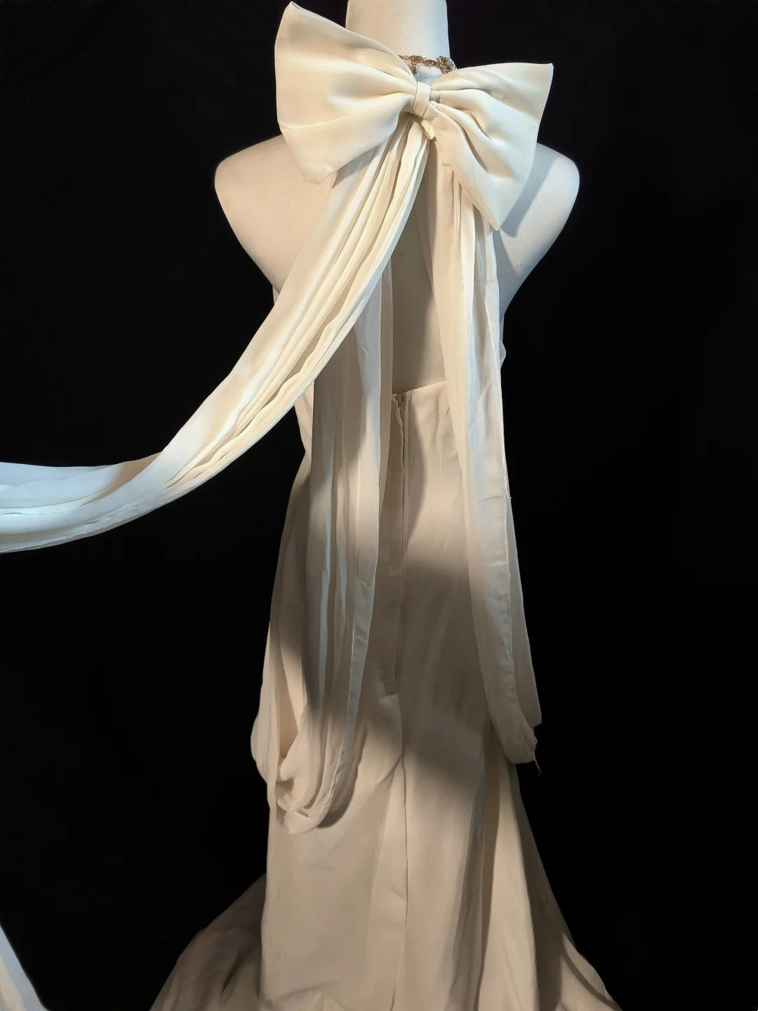 Elegant Wedding Dress A  Line V-neck Pleated Wedding Dress   D3522