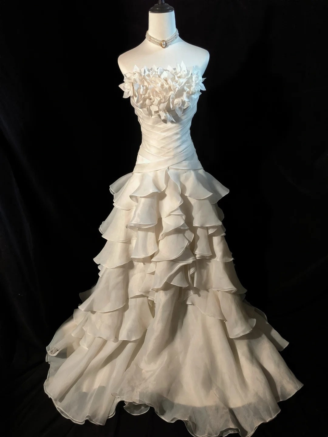 Vintage Wedding Dress Strapless Flower Pleated Ruffle Wedding Dress   D3524