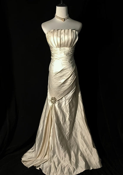 Vintage Wedding Dress A Line Strapless Pleated Wedding Dress    D3526
