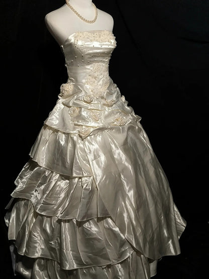 Vintage Wedding Dress Strapless Pleated Tiered Wedding Dress     D3557