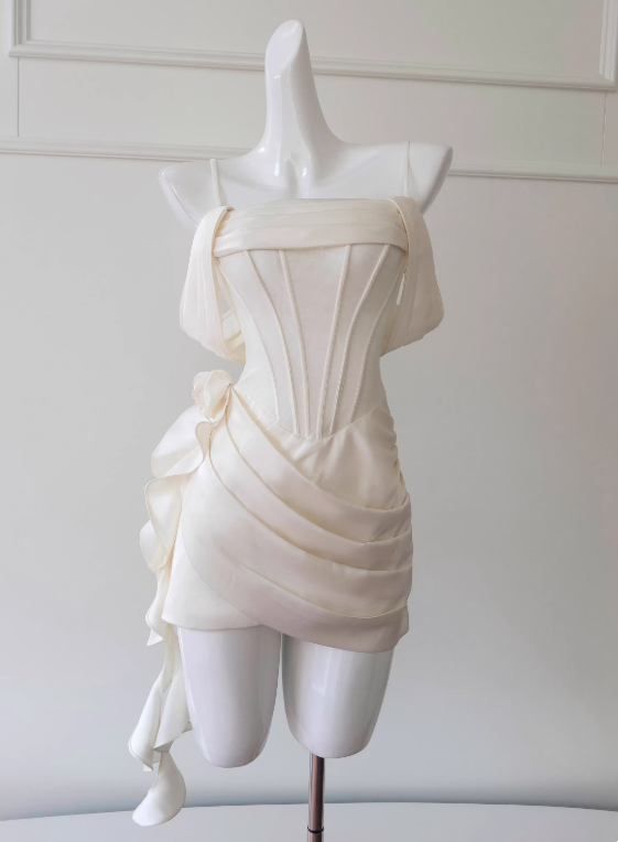 New Arrival Homecoming Dress Spaghetti Straps Pleated Short Prom Dress Birthday Party Outfits    D3561