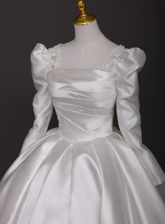 New Arrival Wedding Dress Square Neck Pleated Pearl Wedding Dress    D3578