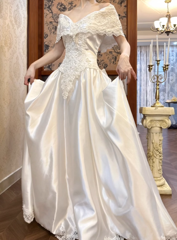 Vintage Wedding Dress V-neck Pleated Wedding Dress    D3589