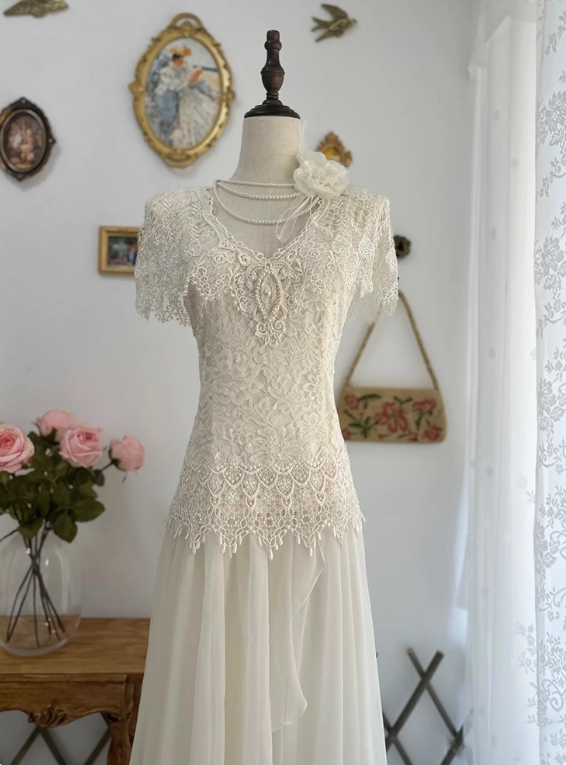 Vintage Wedding Dress V-neck Lace Pleated Tulle Wedding Dress  D3605