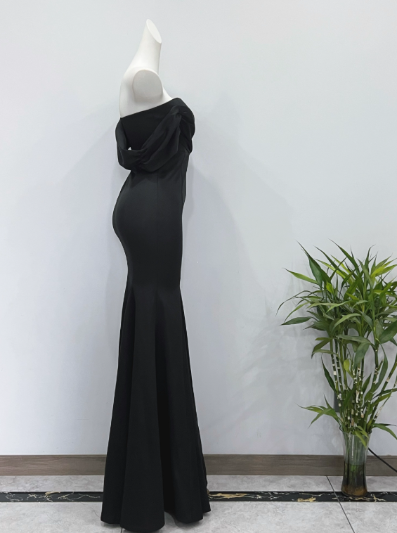 Minimalist Prom Dress Black Asymmetrical Neck Mermaid Evening Dress Gala Dress   D3616