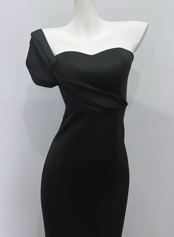 Minimalist Prom Dress Black Asymmetrical Neck Mermaid Evening Dress Gala Dress   D3616