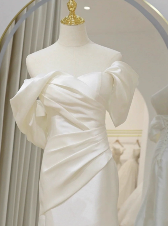 New Arrival Wedding Dress Asymmetrical Neck Pleated Wedding Dress  D3628