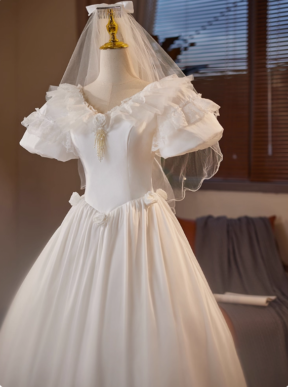 Stunning Wedding Dress V-neck Tulle Pleated Wedding Dress  D3706