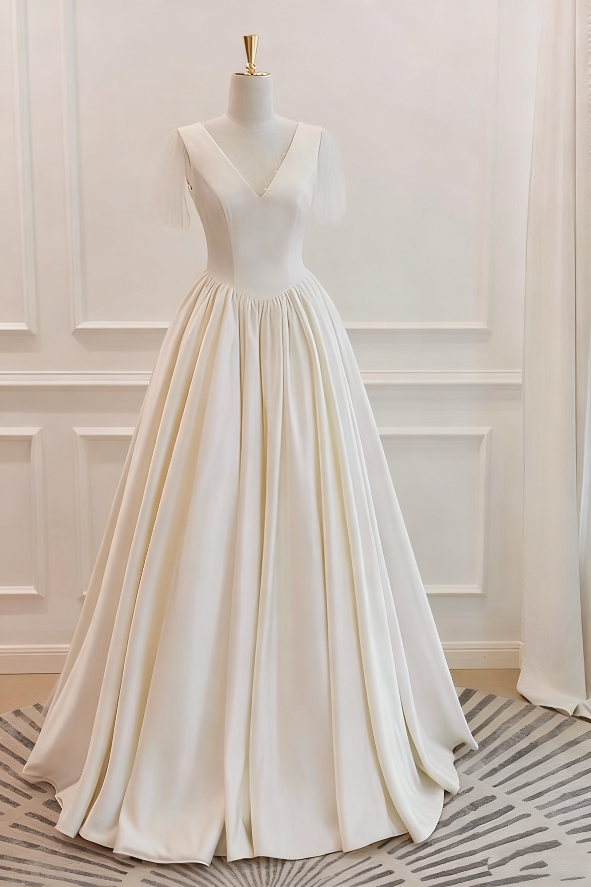 New Arrival Wedding Dress V-neck Pleated Wedding Dress  D3809