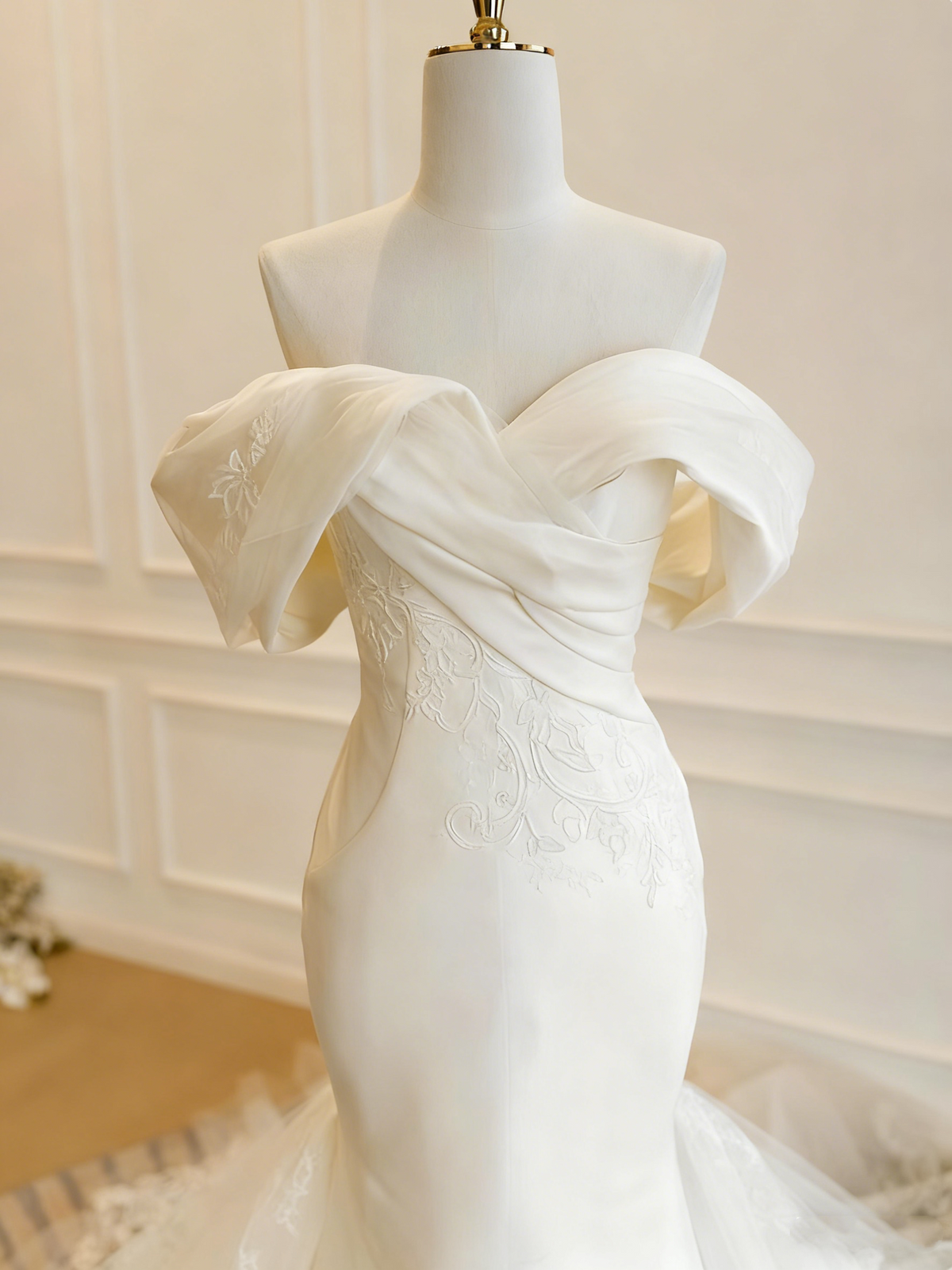 New Arrival Wedding Dress Off Shoulder Pleated Mermaid Wedding Dress      D3829