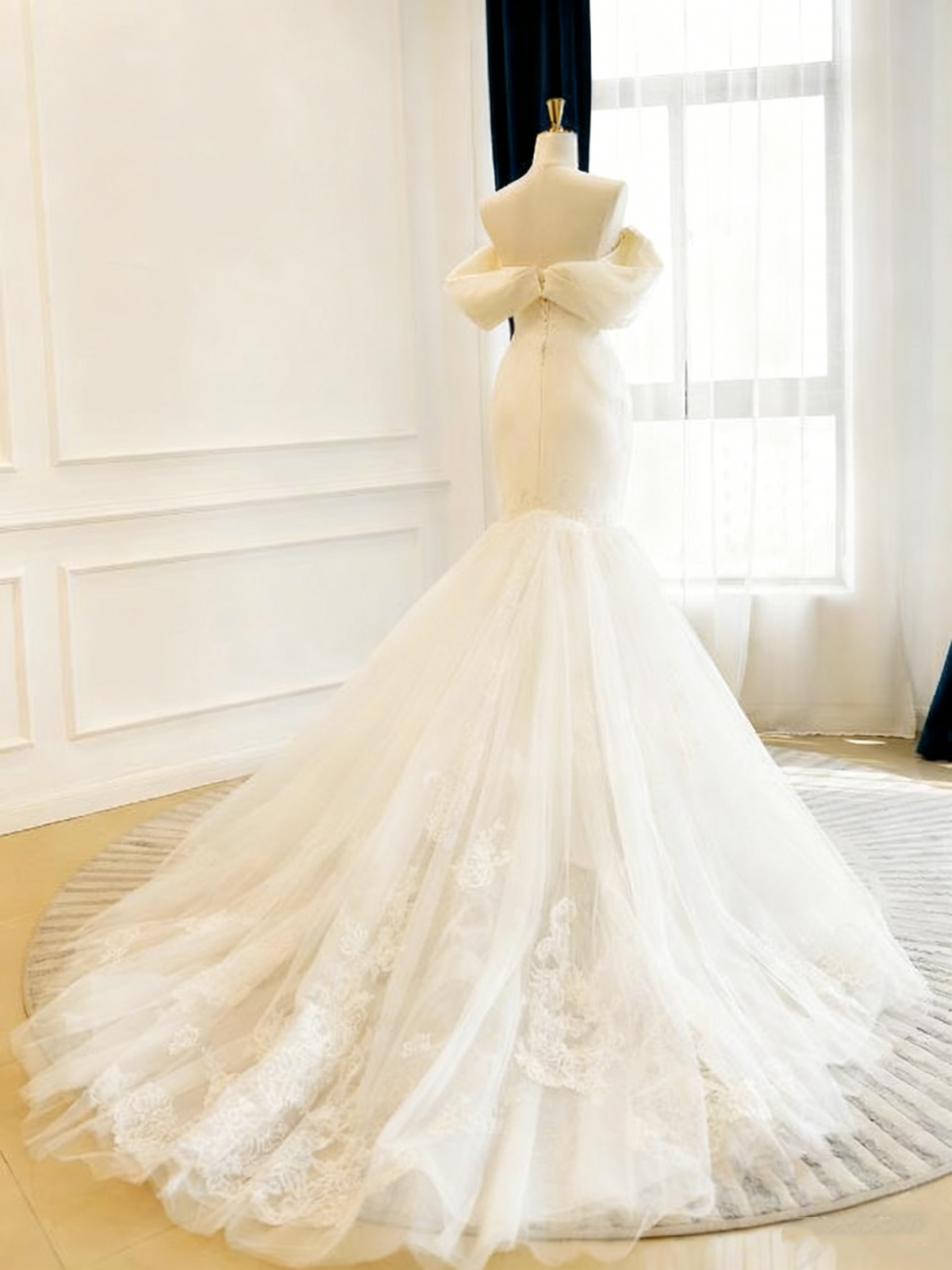 New Arrival Wedding Dress Off Shoulder Pleated Mermaid Wedding Dress      D3829