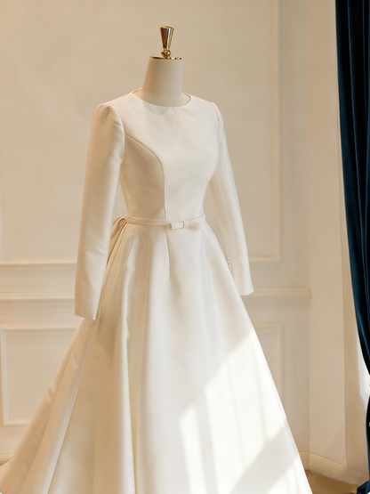 Minimalist Wedding Dress Crew Neck Long Sleeves Wedding Dress      D3830