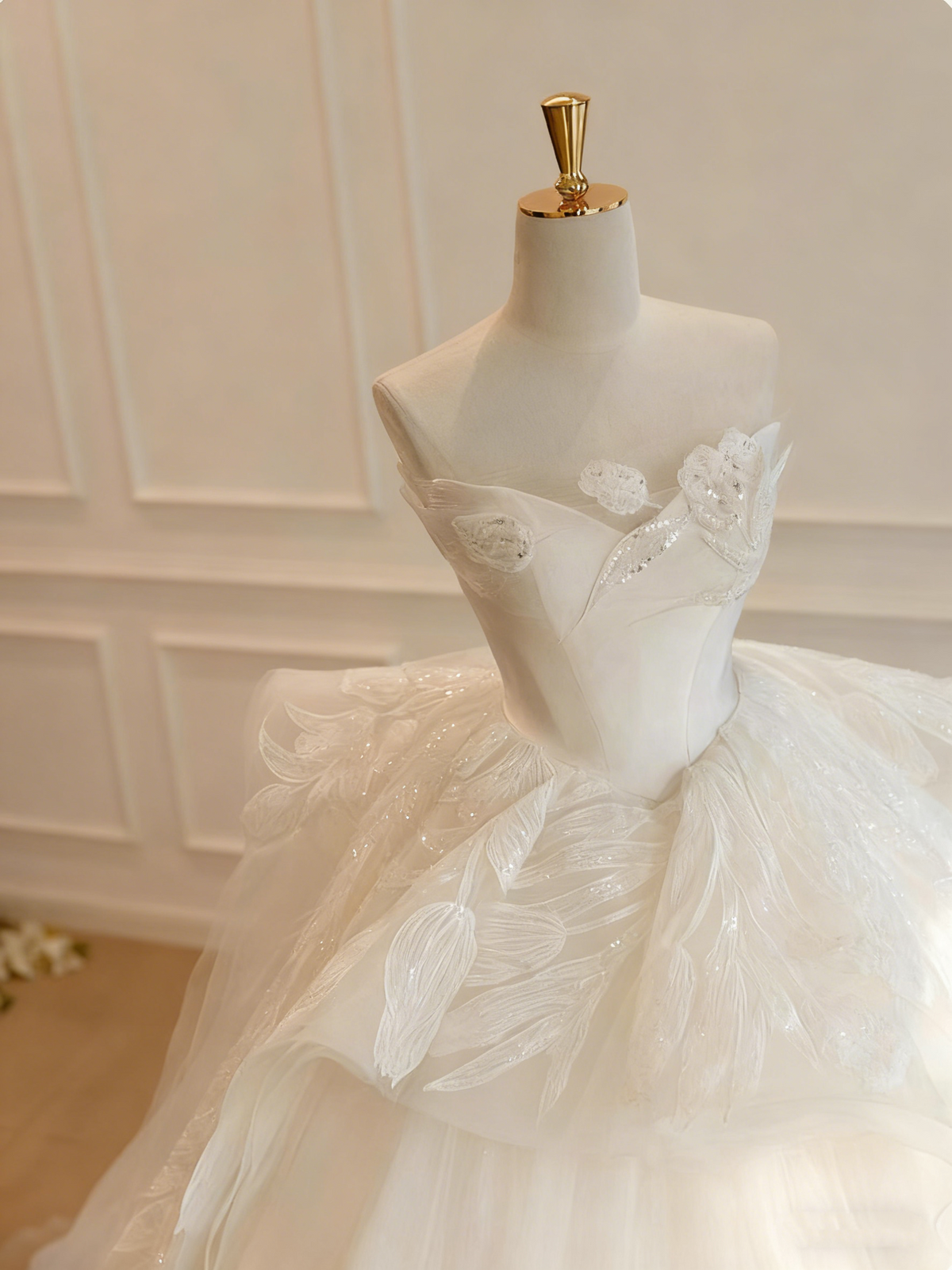 New Arrival Wedding Dress Strapless Tulle Wedding Dress     D3831