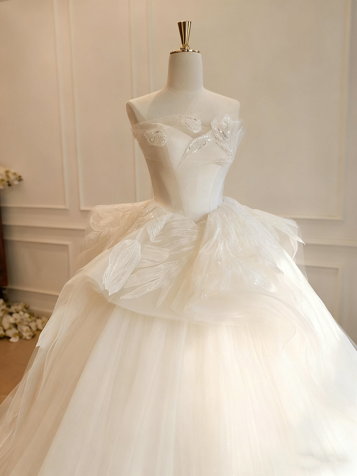 New Arrival Wedding Dress Strapless Tulle Wedding Dress     D3831