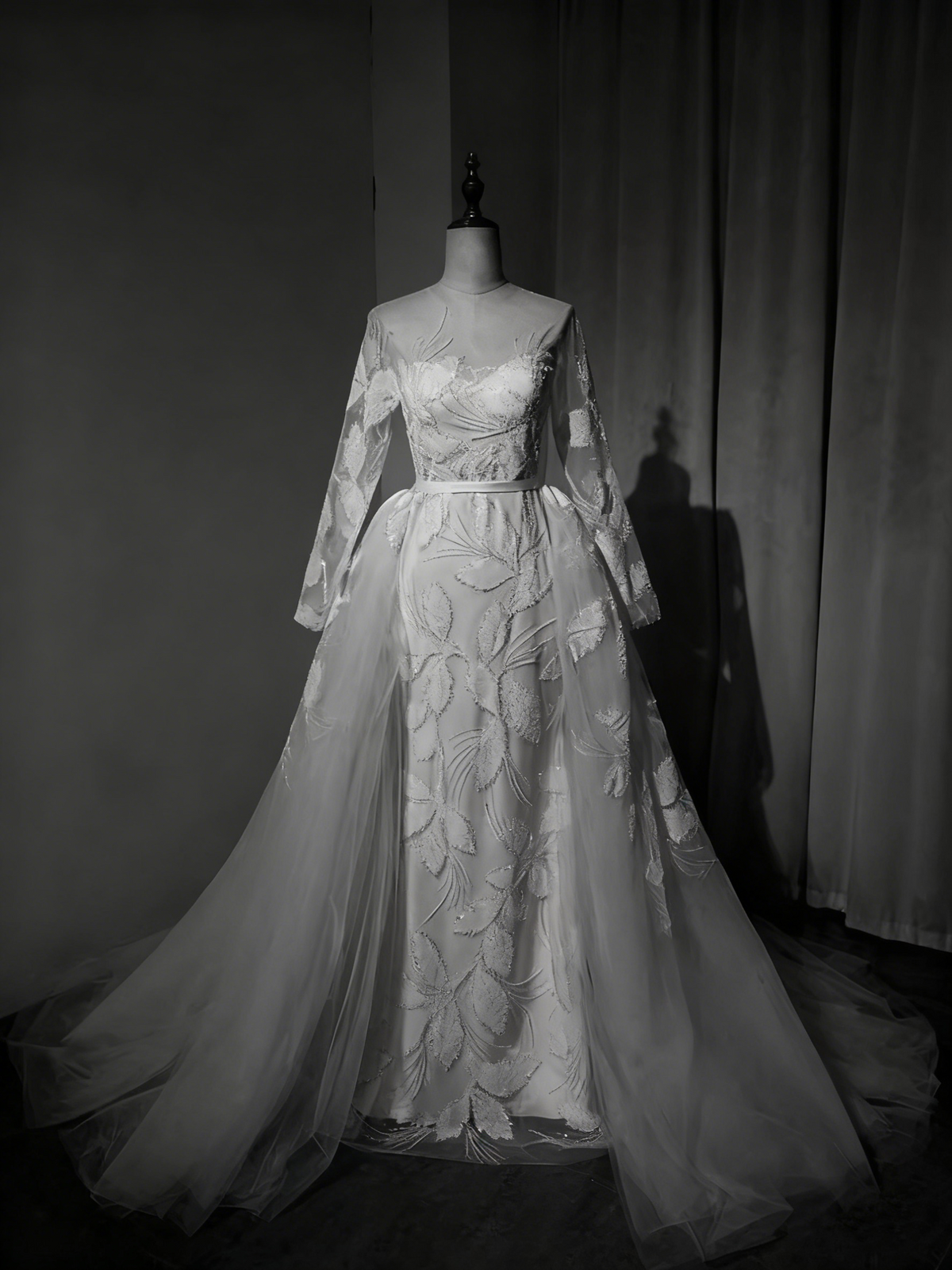 New Arrival Wedding Dress Long Sleeve Backless Tulle Pleated Wedding Dress  D3894