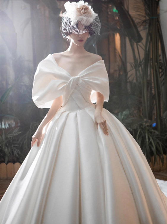 Minimalist Wedding Dress V-neck Pleated Wedding Dress   D3912